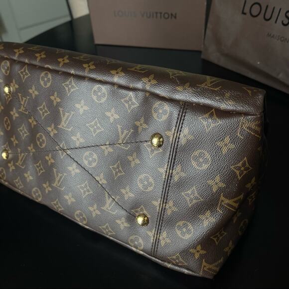Louis Vuitton Artsy MM Monogram Canvas - Picture 11 of 16